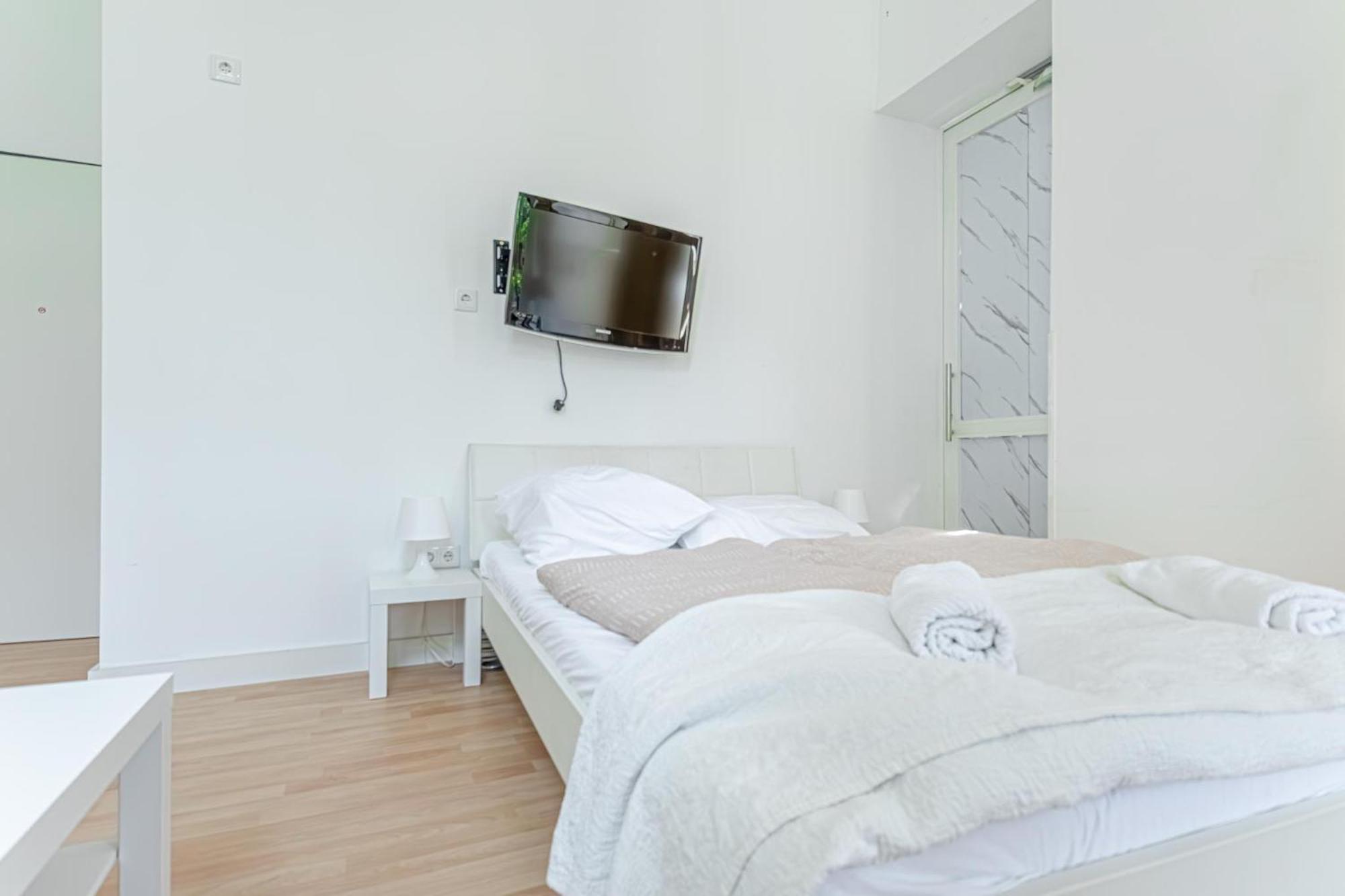 Loevly Shared 6Br With Garden Near Danube & Millenium City Вена Экстерьер фото